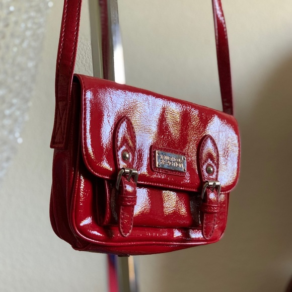 Kenneth Cole Reaction Handbags - ⤵️KENNETH COLE REACTION Cross-body